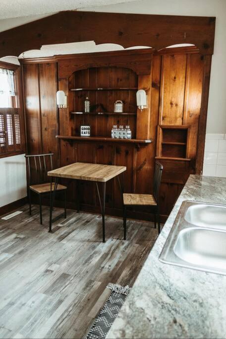 Bluebird Cottage, Walking Distance To Fairgrounds Хатчинсон Экстерьер фото