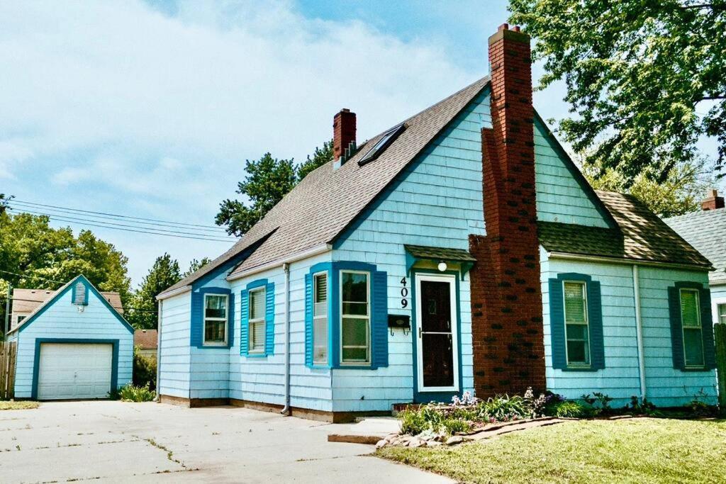 Bluebird Cottage, Walking Distance To Fairgrounds Хатчинсон Экстерьер фото