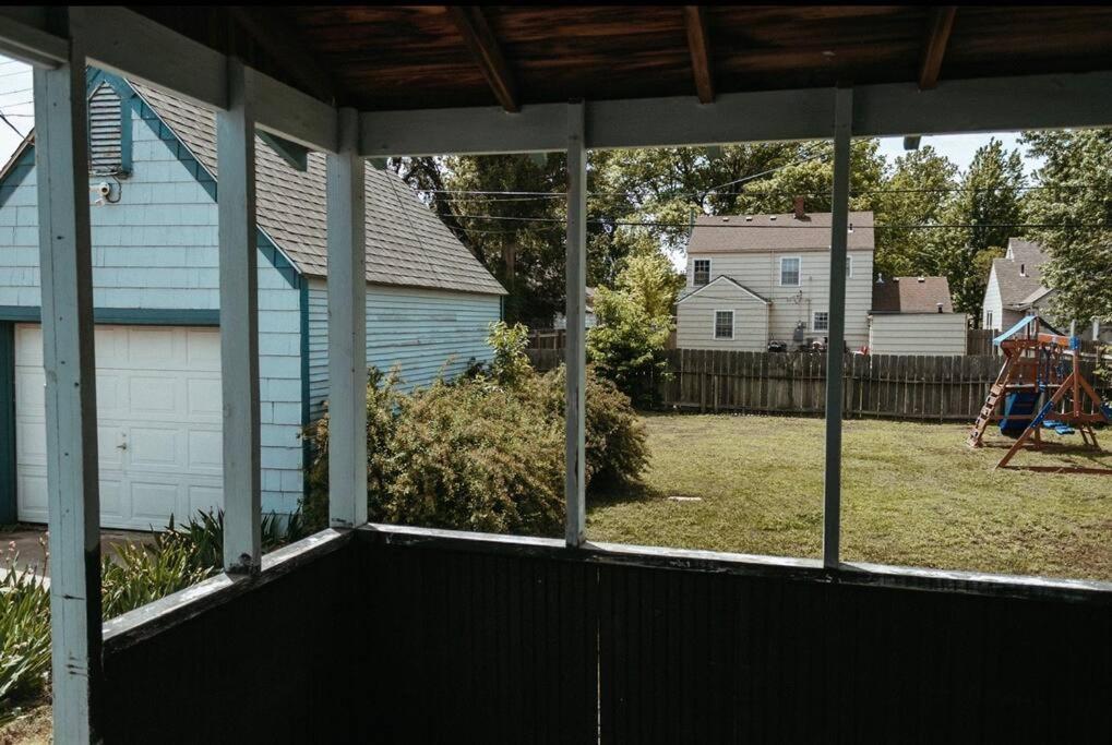 Bluebird Cottage, Walking Distance To Fairgrounds Хатчинсон Экстерьер фото