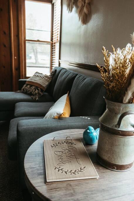 Bluebird Cottage, Walking Distance To Fairgrounds Хатчинсон Экстерьер фото